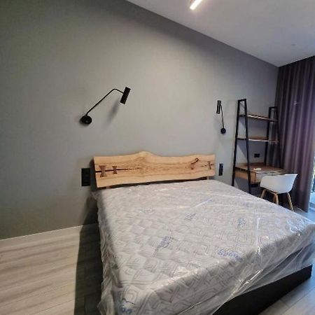 Intercontinental Paris Le Grand By Ihg Hotel Екстериор снимка A bedroom with a bed and a desk