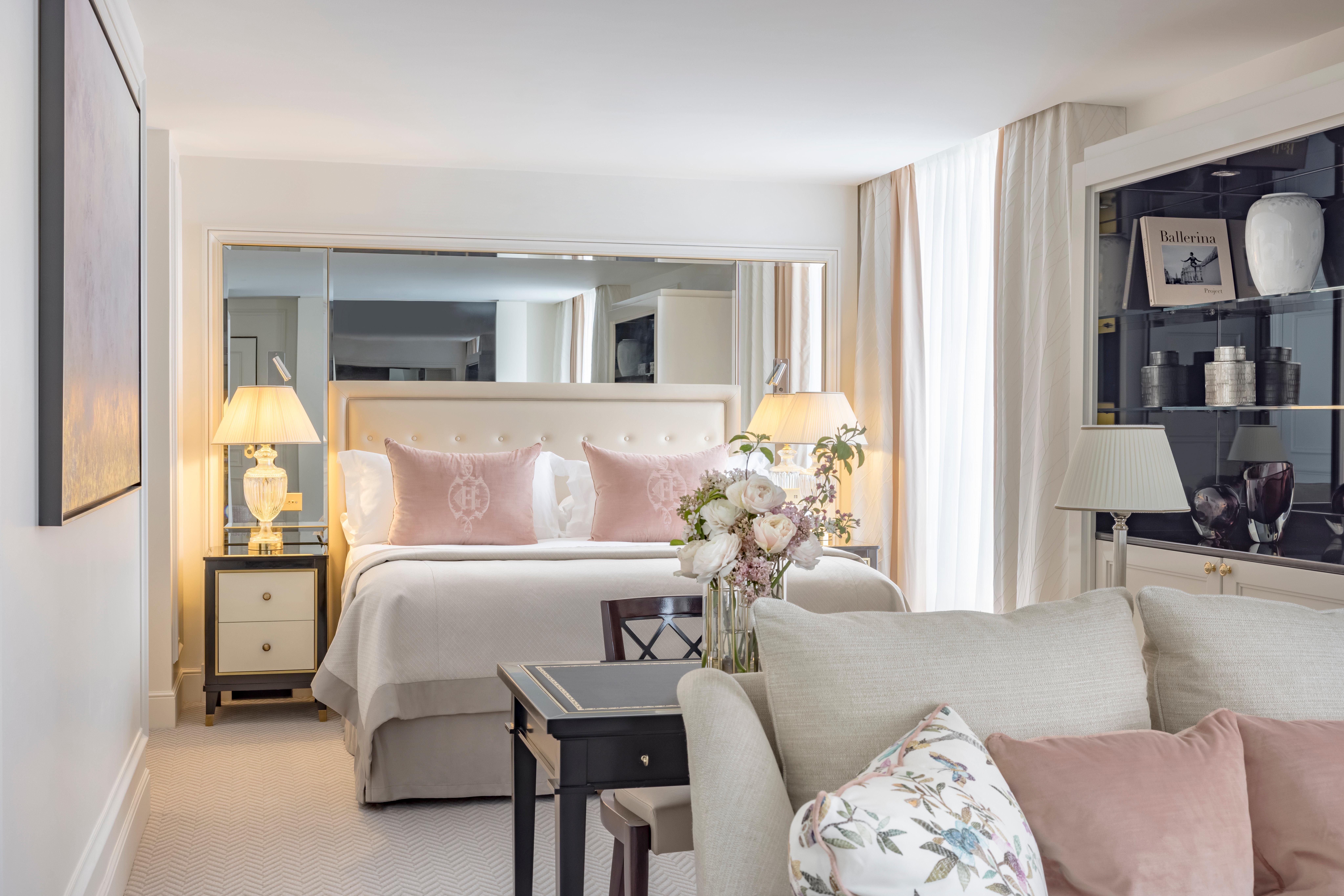 Intercontinental Paris Le Grand By Ihg Hotel Екстериор снимка A bedroom at The Ivy Collection