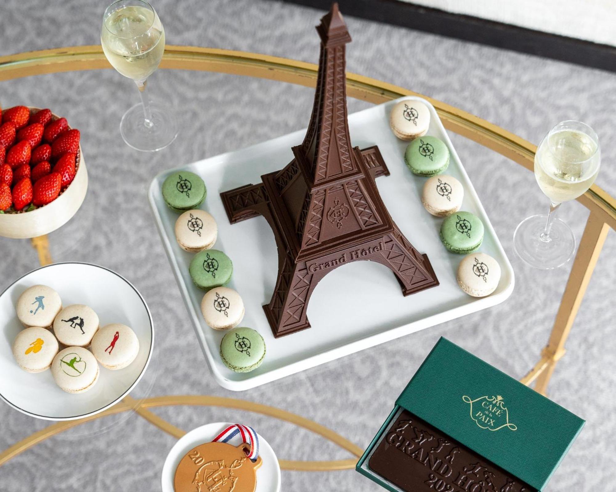 Intercontinental Paris Le Grand By Ihg Hotel Екстериор снимка Chocolate tower